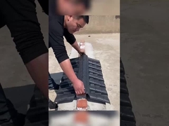 Lắp đặt gạch mái nhà nhựa truyền thống của Trung Quốc cho tường vườn