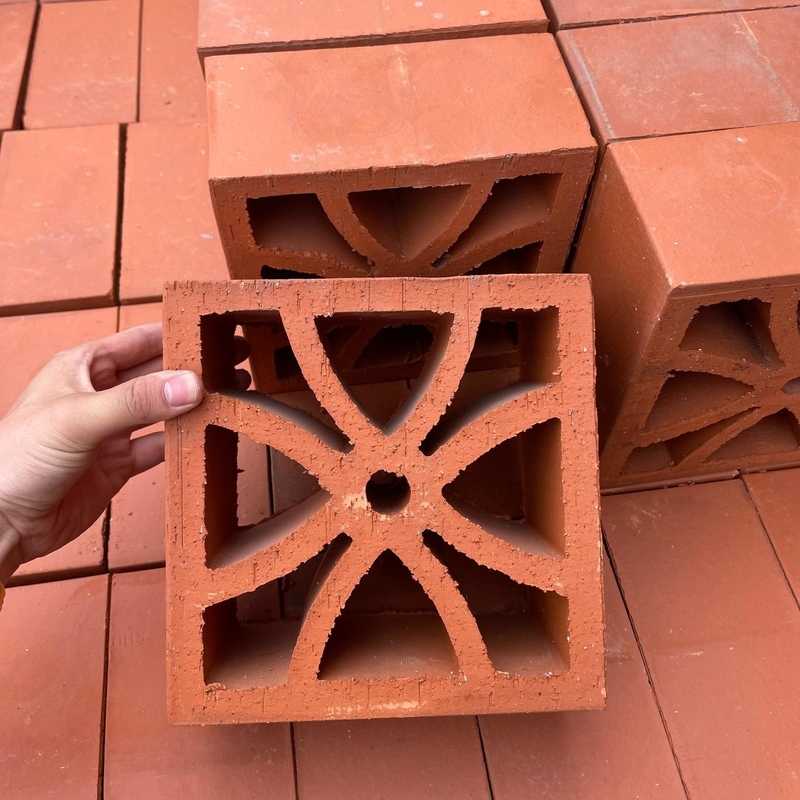 Natural Red Clay Terracotta Hollow Blocks Jaali Tiles For Wall Cladding Wind Brick Kích thước 200X200 mm Mô hình vuông