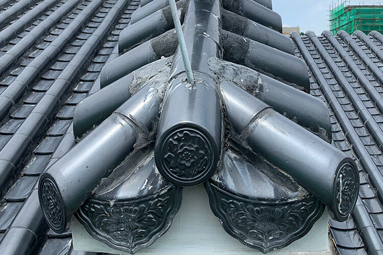 Black Glazed Chinese Roof Tiles Traditional Clay Roofing Tiles with Eaves & Ridge Tiles for Temple Pavilion Garden Projects